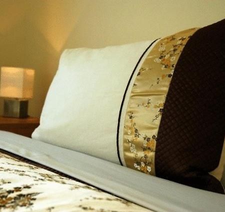 White Gates Hotel Binfield Bagian luar foto