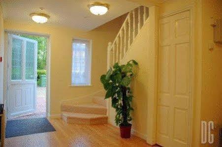 White Gates Hotel Binfield Bagian luar foto