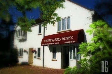 White Gates Hotel Binfield Bagian luar foto